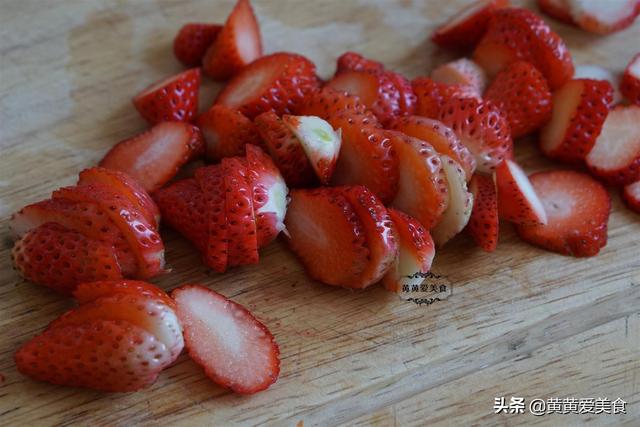 晚上吃你的小草莓是什么意思（我在吃草莓什么意思）