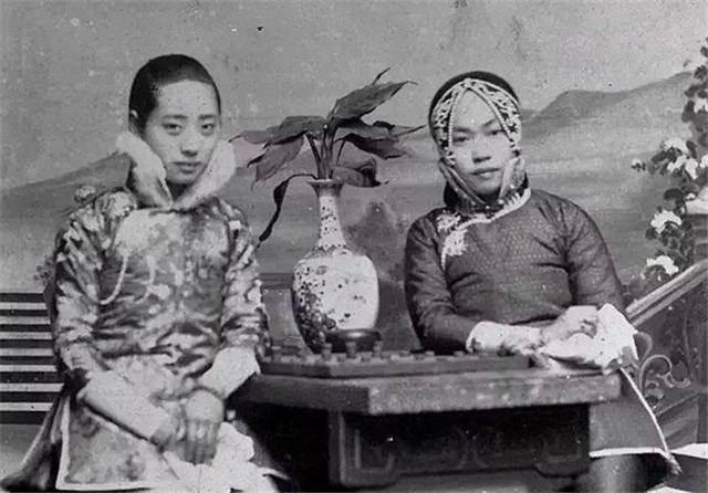 小凤仙的故事:小凤仙：祭奠会上她一袭黑纱送上挽联，却被蔡锷后人讽刺自作多情
