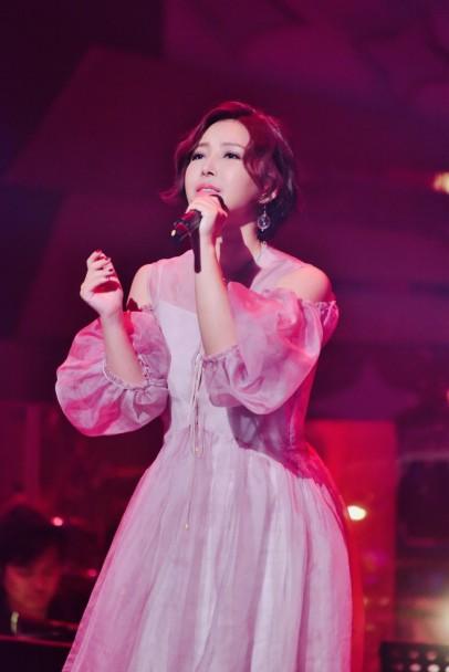 崔子格唱TVB《流行经典50年》内地首登台女歌手获黎小田等人肯定