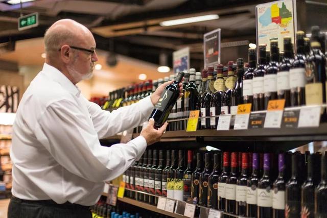 澳洲红酒暴跌86.61%，国产酒商反击拿下市场，创始人曾是放牛娃