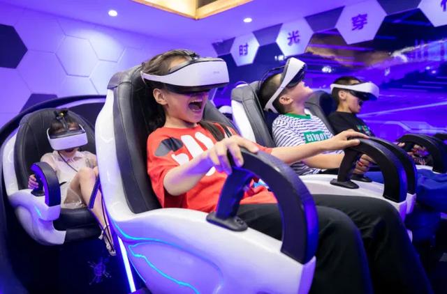 人类能突破时间和空间的限制吗？哪些技术可以帮助人类实现？