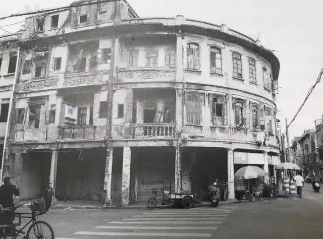 1931年周恩来在汕头一旅店休息，看到墙上一合照后，为何立刻转移