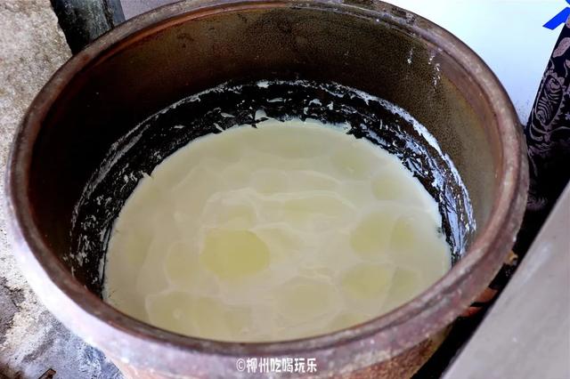 瓦缸小吃:有人说它是柳州zui好吃的豆花！用瓦缸装，一做就是35年