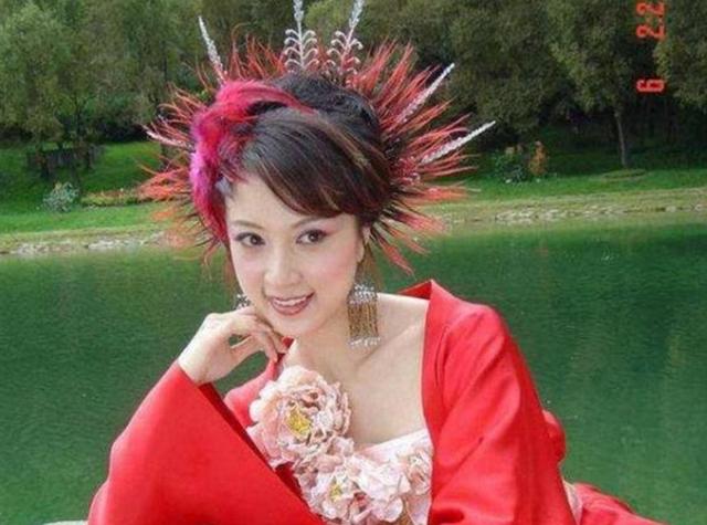 《喜气洋洋猪八戒》里的女儿国大长老:《春光灿烂猪八戒》里的东海二