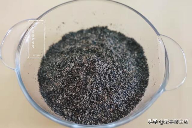 秋季，该吃的不是核桃而是它，钙含量极高，炒一炒嚼着吃真的好香