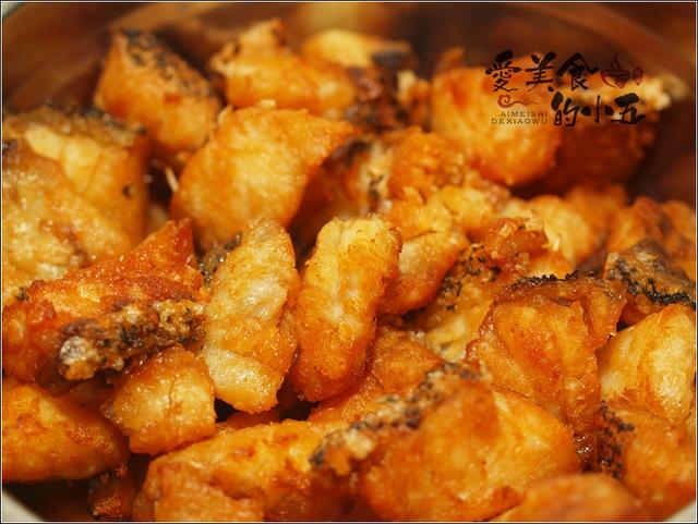 潮汕的油浸咸鱼古法腌制用油锁住的新鲜鱼肉紧致咸香适口