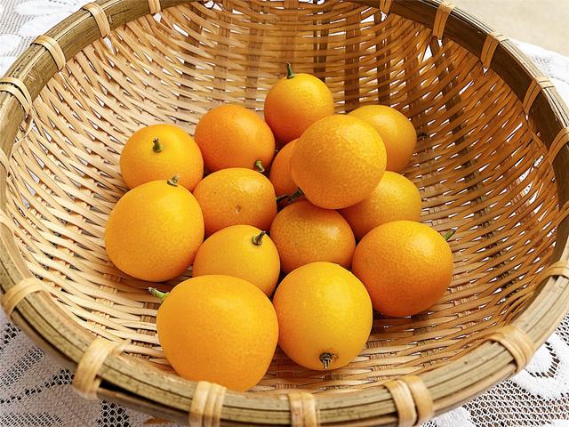 冬天，天气干燥又寒冷，多吃这5种水果，营养润燥，健康过冬天