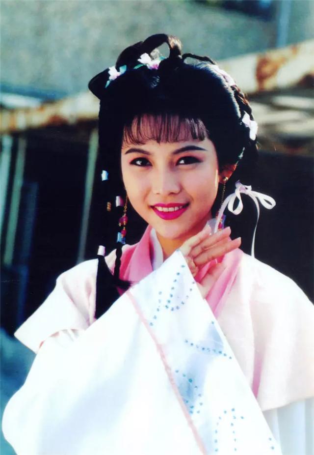 之后又陆续出演了《白发魔女传》《包青天》《十三密杀令》《大捕快