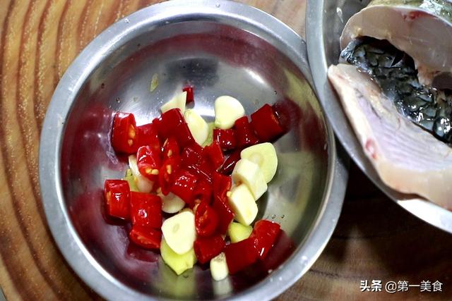 草魚的傳統老做法，下鍋直接燜，魚肉鮮嫩入味，吃了還想吃 健身 第5张