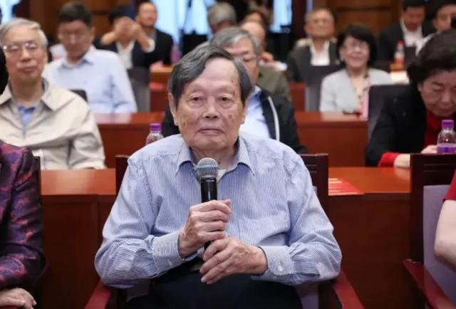 杨振宁百岁演讲：50年前，我很想知道中国的原子弹是不是中国人自己造出来的