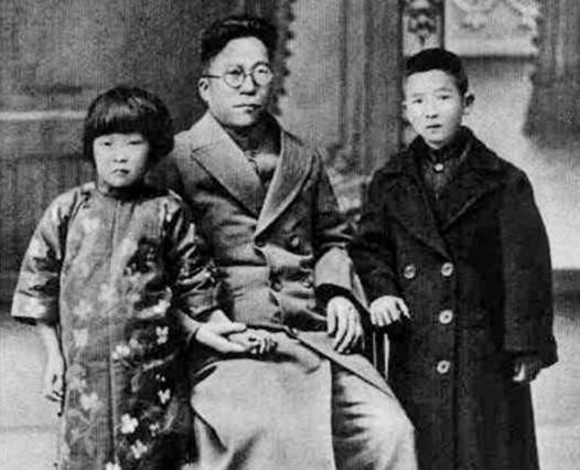 1949年杨虎城遗体被发现，身上被浸泡过强酸，揭开其死亡真相