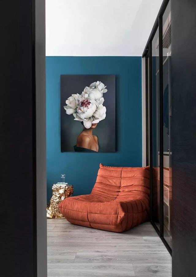 灰加红拆修效果图