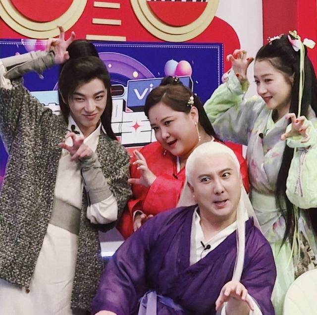 「求扩散」王牌对王牌第六季杨幂是哪一期(王牌对王牌第六季杨幂穿的袜子)