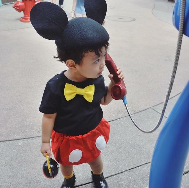 可爱的孩子们穿着妈妈为他们制作的手工服装（30 张图片）