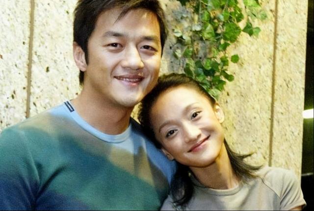 50岁李亚鹏又要当爹？陪90后选美冠军做产检，李嫣以后怎么办？