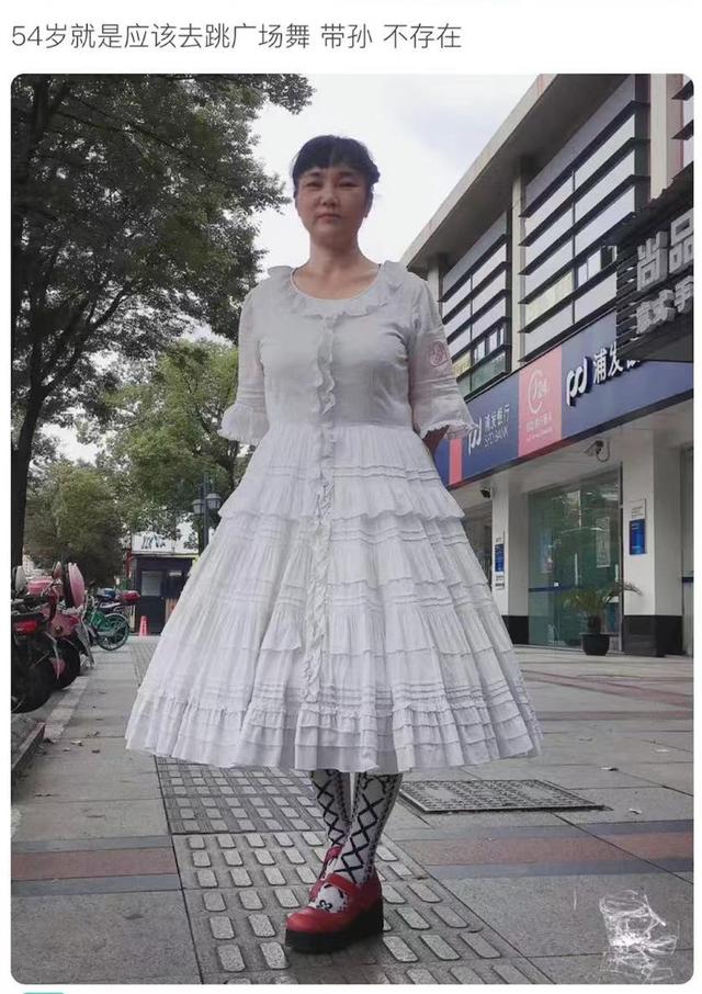 55岁阿姨喜欢穿洛丽塔，热爱什么时候都不晚
