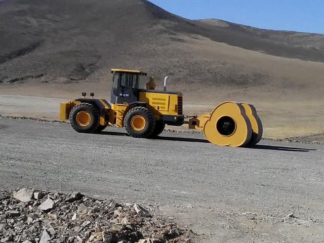 公路破碎机是如何收渣