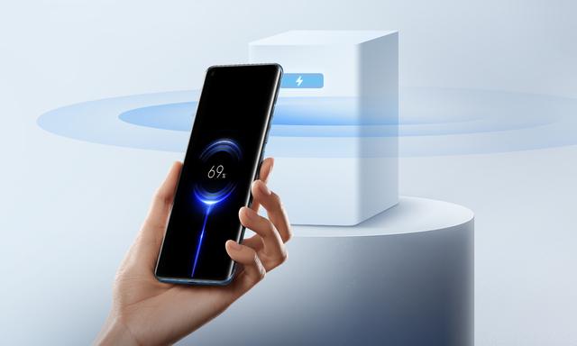 新的芯片、好的屏幕又如何？手机厂商不爱抢首发了