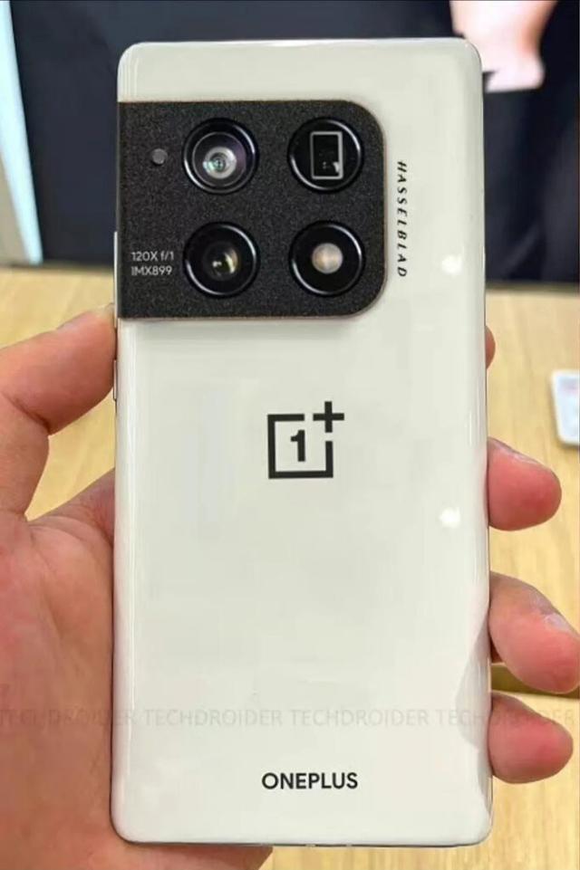 一加 10 Pro真机曝光：硕大镜头模组+真全面屏