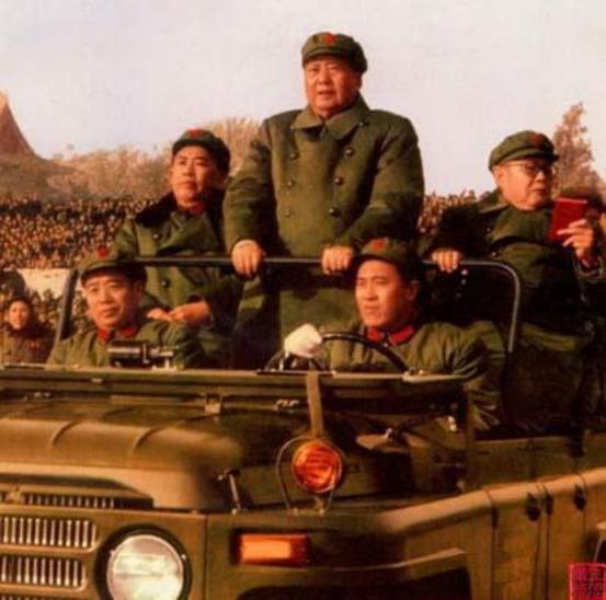 毛主席临终前接见叶剑英，在其手背上点了几下，留下了无声的遗嘱