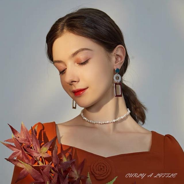 饰品与饰物怎么搭配（不同风格、脸型如何选饰品）