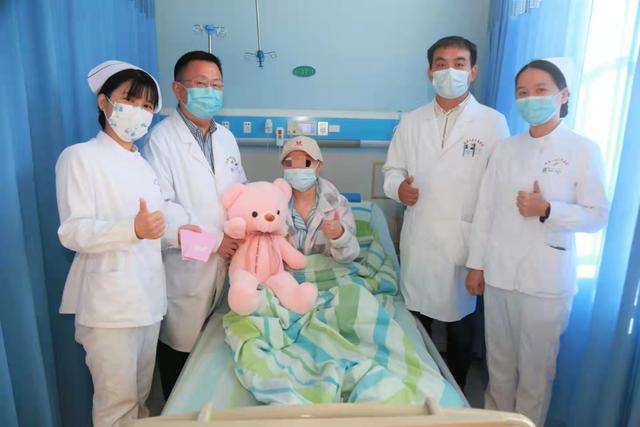 年轻女子孕晚期查出胃癌，多科室医护接力救治确保母女平安