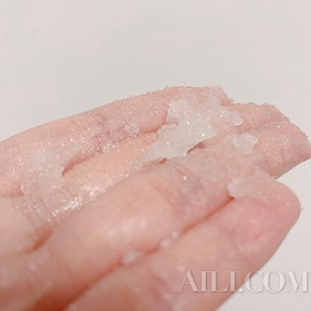 胳膊肘上起了一片一片的像鸡皮疙瘩