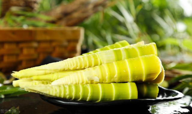 高血压除要少吃肉，这些蔬菜水果尽量不要碰，否则血管要“遭罪”