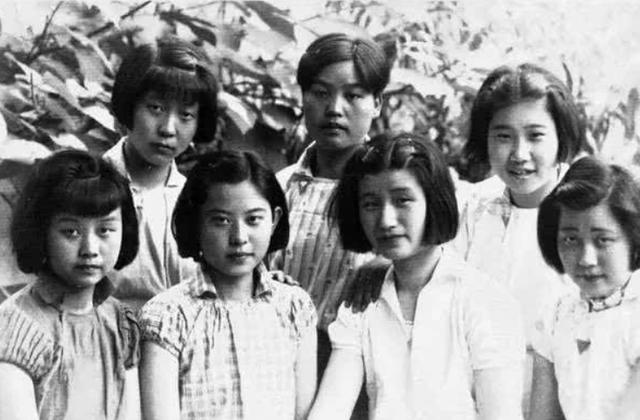 1982年,萧明华的骨灰被台湾老人带来北京,4天后葬入八宝山