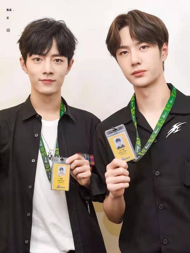 王一博微博什么时候关注的肖战(微博之夜肖战为何不理王一博)