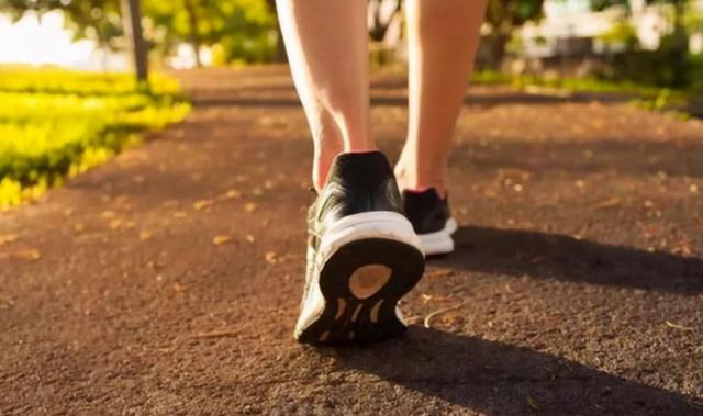 55岁安徽大妈，每晚坚持“踮脚”，一年后，收获了什么？