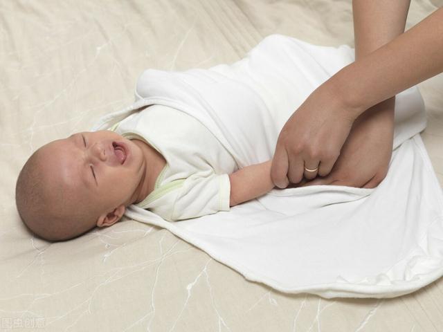 婴儿襁褓正确包法（新生儿如何裹襁褓）