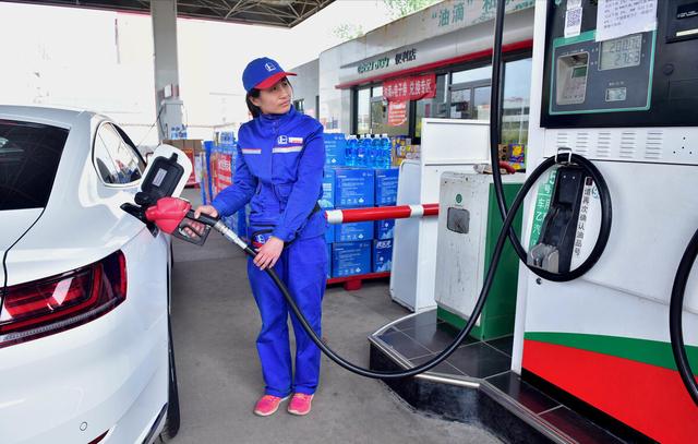 油价大幅调低：2021年11月13日 各地92、95、98汽 0号柴 最新油价表