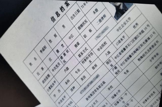 扫黑风暴“欺骗”观众穿帮镜头，年龄混乱不算啥，李成阳简历太狠