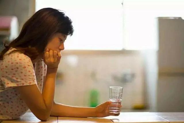 “为什么同学家住小区，我家居无定所”？孩子询问，该怎么回答？