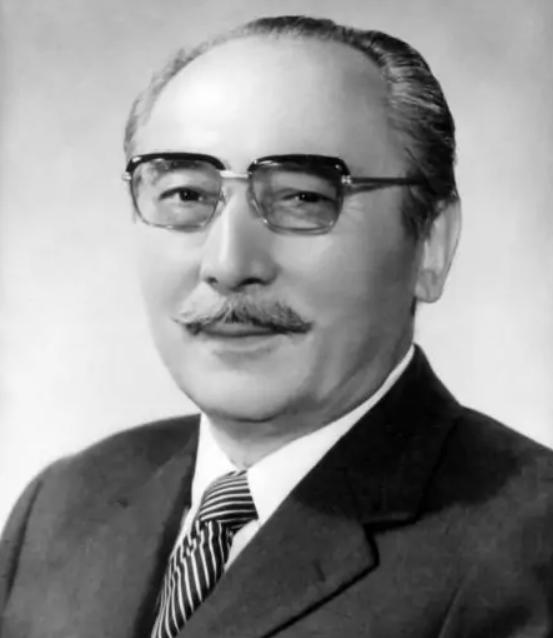 1949年新疆军区成立，彭德怀担任司令员，3位副司令员分别是谁？