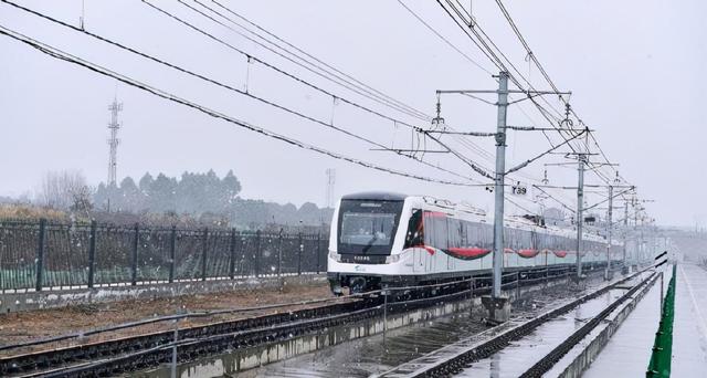 全自动驾驶？时速160公里，中国又1新型列车下线，搭载5G技术
