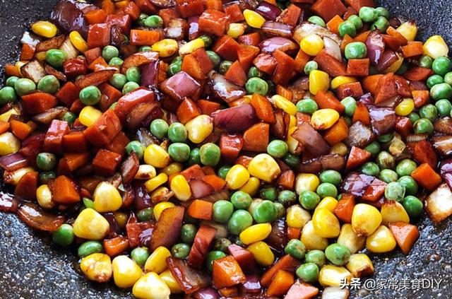 隔夜剩米飯千萬別倒，這樣炒實在香，飯粒金黃，口感彈牙，超好吃 美食頻道 第8张