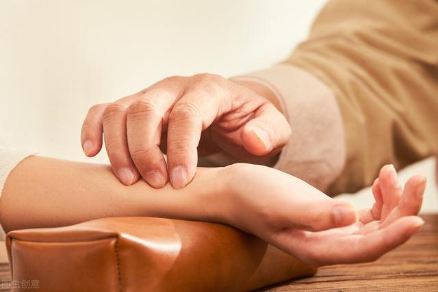 两药均用于胃痛胀满，香砂养胃丸与香砂六君丸有何不同？选哪个？