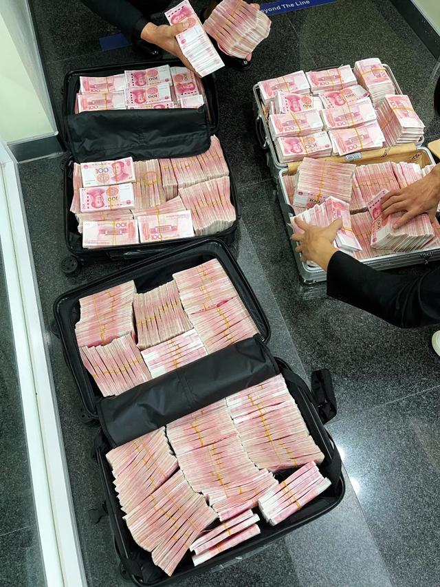 最新！上海银行调取监控，回应“大V怒提500万元现金！”