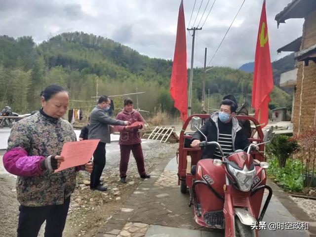 政和县驻村第一书记在村里“挑担子”，防疫情