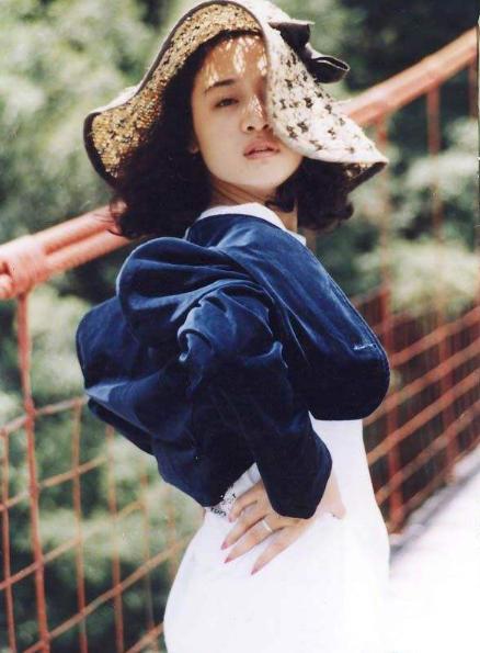 演员伍宇娟:“最美袁紫衣”伍宇娟：前男友跳楼后，她做了20年单亲妈妈