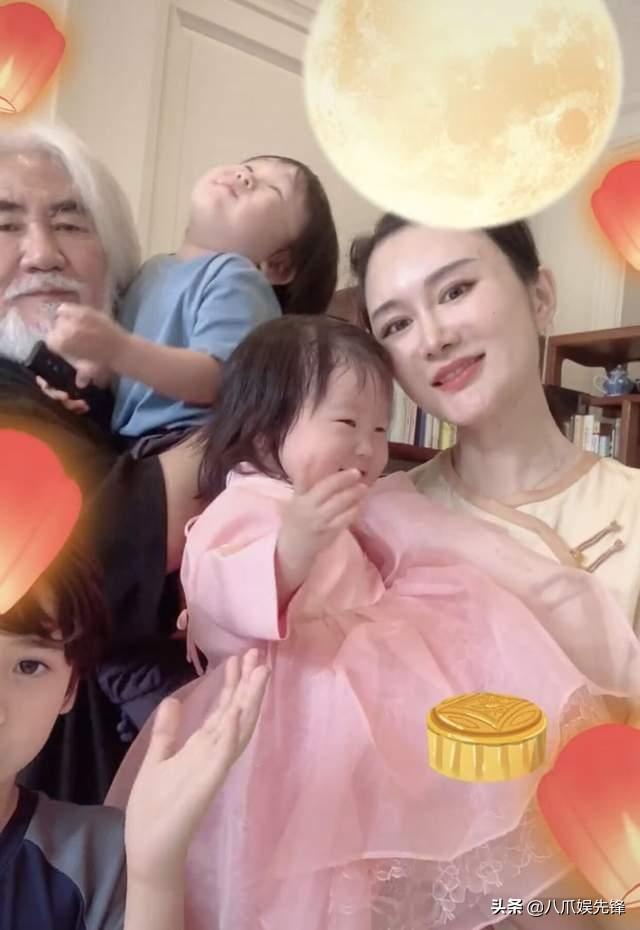 冯巩亲自下厨度中秋，张纪中一家五口合家欢，李彬在医院送祝福