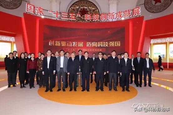 参观素质工程提升成就展