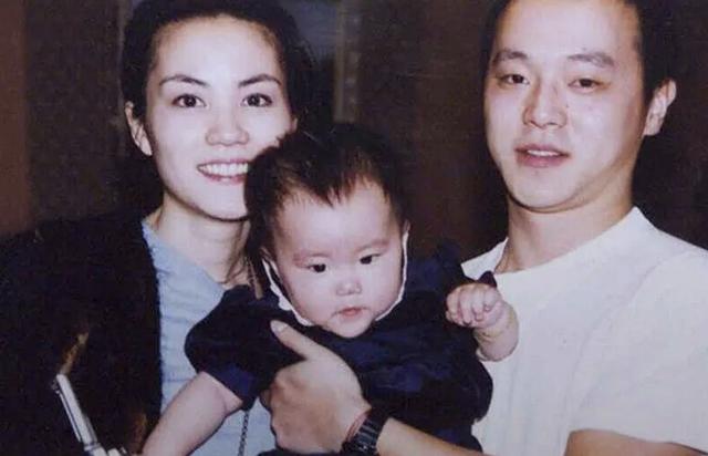 51岁李亚鹏再当爸！王菲“满脸的嫌弃”成全了老李“双重的幸福”