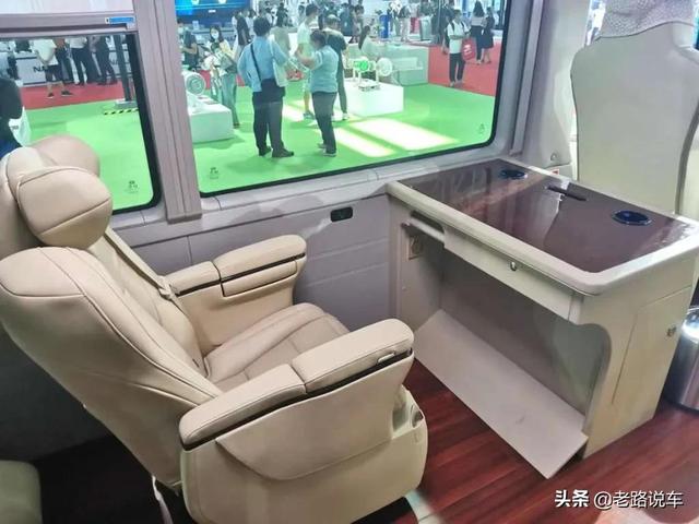 中巴车也可以很豪华——比亚迪C6纯电动客车