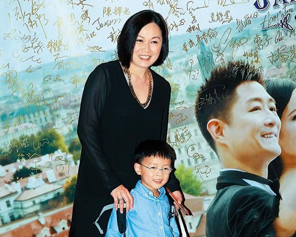 无论是天王巨星还是TVB绿叶，到了菜市场都只是普通熟客街坊！