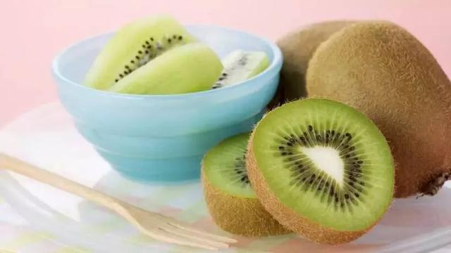 猕猴桃不能同什么食物一起吃？猕猴桃不能和七种食物一起吃，不看看这篇文章，太亏