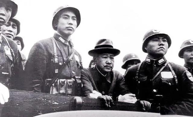 谷寿夫枪决过程 到刑场后手脚瘫软 被市民打掉帽子 你也有今天 太阳信息网