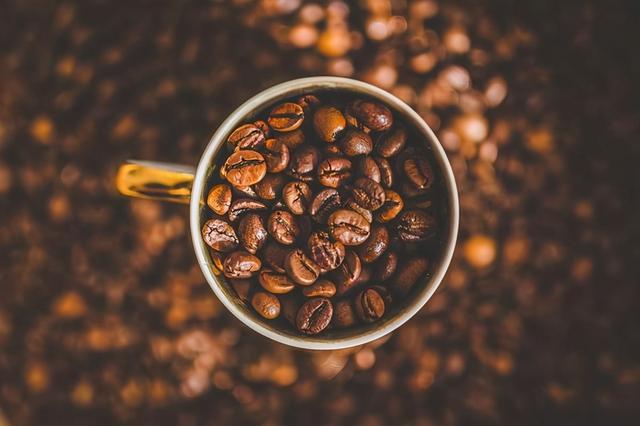 每天一杯咖啡可降低中风风险：比起喝咖啡，倒不如重视这2个症状